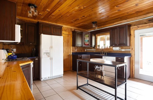 Gnaw Bone Cabin | 3 min to Brown County State Park+Hot Tub+Fire Pit+Swing Set+Games