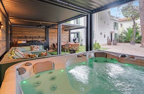 Antibes Villa | 3 min. walk from sandy beach & sea! Luxury & Gem! Fiber internet! VillaChalet.eu
