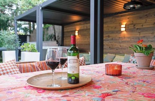 Antibes Villa | 3 min. walk from sandy beach & sea! Luxury & Gem! Fiber internet! VillaChalet.eu