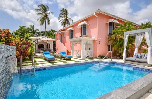 Marine Gardens House | 3 Min Walk to Beach - Blessed Manor (4 Bed House)