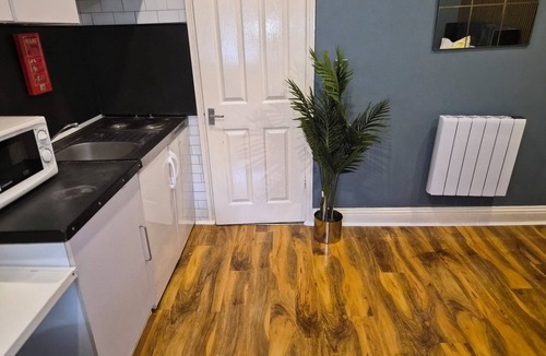 Grove Green Apartment | 3 min walk to tube for central London