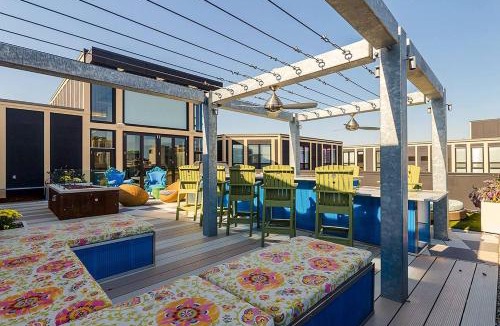 Old West Side Apartment | 3 Modern 2BR Apts Near Kerrytown w Parking & Gym