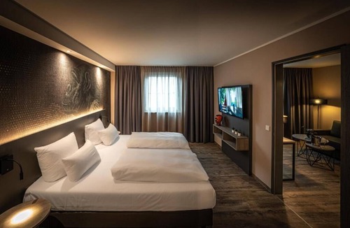 Korntal-Munchigan Hotel | 3 Modern Rooms — Perfect Getaway for Families & Couples Near Stuttgart Center