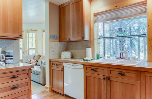Deer Park House | 3 Mt Baker - Gorgeous! Hot Tub, SHARC passes, A/C, Game Table, Luxurious Linens