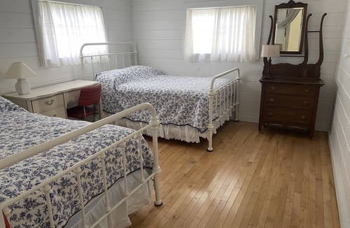 Ludington Cottage | 3 night minimum, 2 blocks from beach, close to pickle ball, 4 blocks to town.