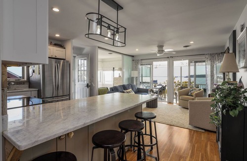 Dewey Beach Condo | 3 nite min 2026 Aug 23-26 Sandy beach Bayfront Getaway & parking 4Br
