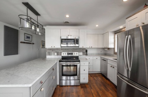 Dewey Beach Condo | 3 nite min 2026 Aug 23-26 Sandy beach Bayfront Getaway & parking 4Br