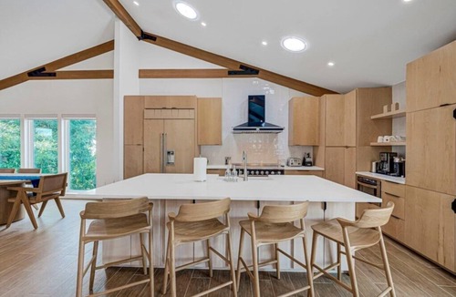 Captiva House | 3 Palms | Luxury Vacation Rental in the Heart of Captiva Island | Walk to Beach,