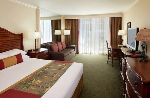 Waikiki Hotel | 3 Partial Ocean View Units, Pool, 3 Restaurants, Minutes to Waikiki Beach Walk