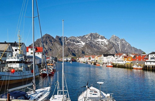 Henningsvaer House | 3 person holiday home in Henningsvær