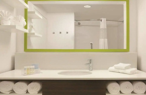 US 290 Hotel | 3 Pet-Friendly & Welcoming Rooms Near Texas Golf Studio – 6.5 Miles Away