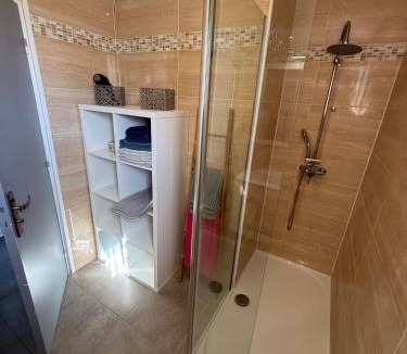 Mauguio Apartment | 3 pièces climatisé, terrasse, tout équipé, à 10 minutes des plages et de Montpellier