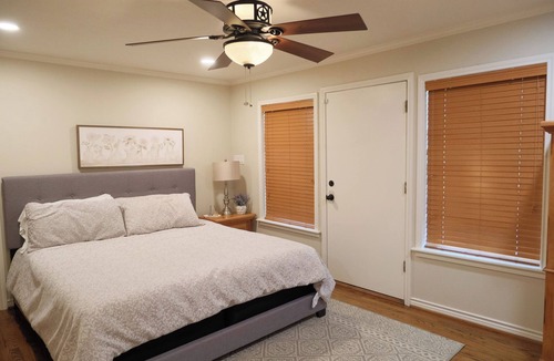 Bryan House | 3 Points Ranch - Large Group Retreat Sleeps 28