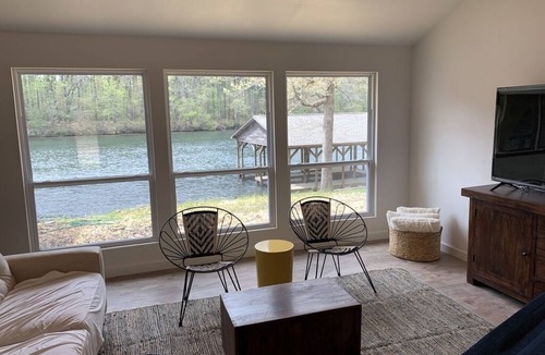 Mountain Pine House | 3 private properties, Solar Eclipse, water front, hot tub, new reno, pics coming