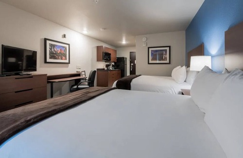 Cheyenne Hotel | 3 Relaxing Rooms Perfect for Family Stays | Cheyenne Depot Museum - 1.4 miles