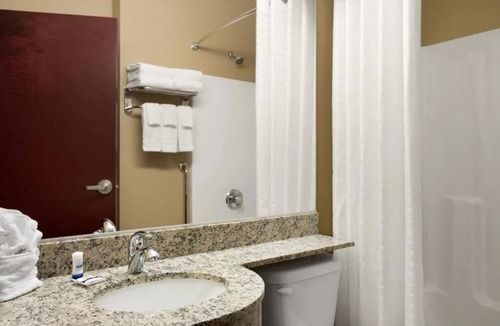 White Hall Hotel | 3 Relaxing Rooms Perfect for Your Group Getaways | Affordable w/Free Breakfast