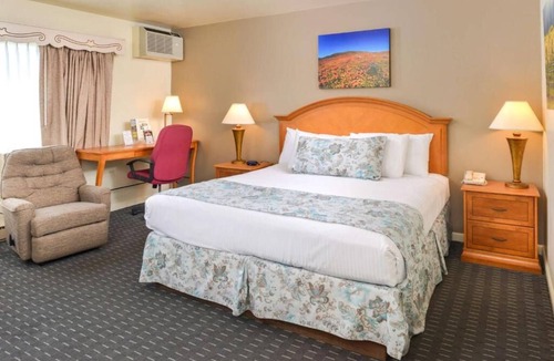 Solvang Hotel | 3 Relaxing Units in The Danish Capital of America, Parking, Swimming Pool!