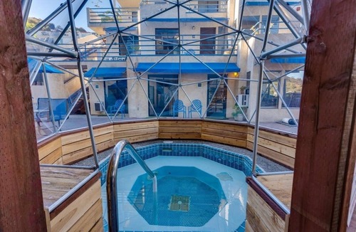 Avalon Hotel | 3 Scenic Hideaway Units Perfect for Budget-Friendly Escapes