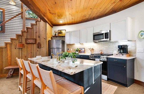 Lookout Valley Neighborhood Association Cabin | 3 Silos (Sleeps 12) - Chattanooga - Hot Tubs