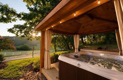 Lookout Valley Neighborhood Association House | 3 Silos Sleeps 12 - Chattanooga - Hot Tubs
