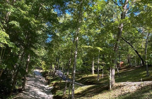 Saint Helens Cabin | #3, Soothing cabin with AC in Beattyville - Perfect for a getaway