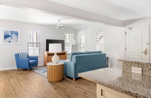 Sea Scape Hotel | 3 Spacious 1BR King Suite w/Kitchen & Indoor Water Park near Avalon Pier