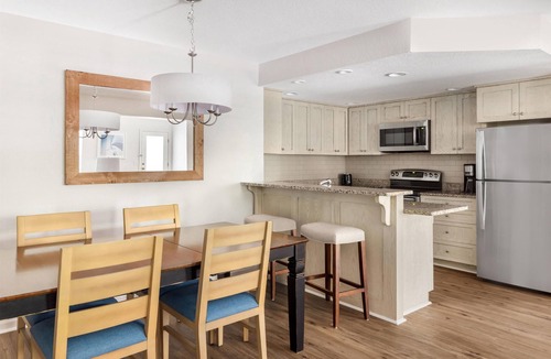 Sea Scape Hotel | 3 Spacious 1BR King Suite w/Kitchen & Indoor Water Park near Avalon Pier