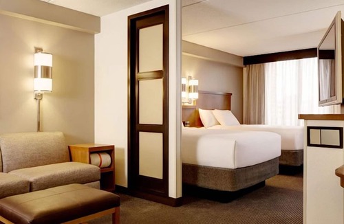 St. Johns Hotel | 3 Spacious Units w/FREE Parking, Pool, Short Drive to Paramount Theatre!
