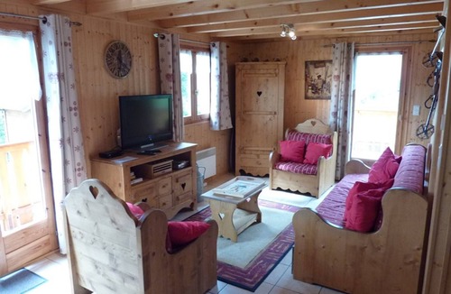 Station de Drouzin le Mont Ski Chalet | 3-star chalet with large terrace in lush setting