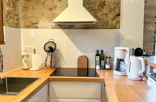Apt House | * 3 Star charming Provençal house in the countryside, with pool & nature
