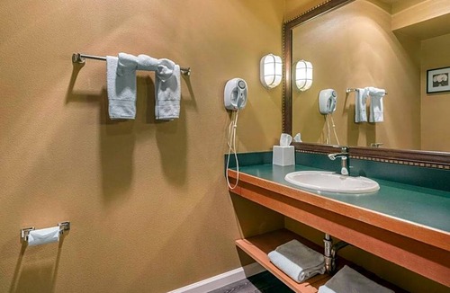 Northwest Everett Hotel | 3-Star Hotel ∙ Inn at Port Gardner, Ascend Hotel Collection