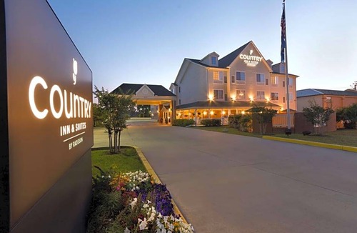 Covington Hotel | 3-Star Hotel ∙ Country Inn & Suites by Radisson, Covington, LA
