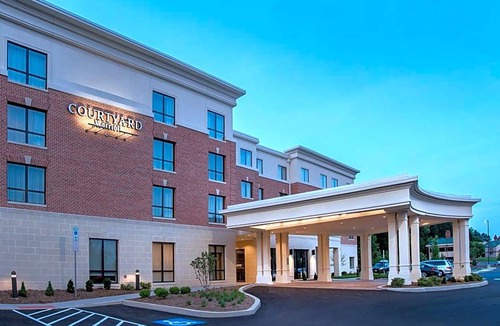 Hershey Hotel | 3-Star Hotel ∙ Courtyard by Marriott Hershey Chocolate Avenue