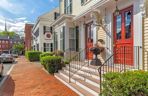 Newburyport Hotel | 3-Star Hotel ∙ Essex Street Inn & Suites, Ascend Hotel Collection