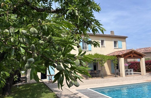 Saint-Didier Villa | 3-star villa with pool in Saint-Didier