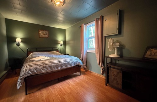 Murray Harbour Cottage | 3 Stars Cottage - Forest & Lake PEI Cottages - Kozy Corner -1 Bedroom