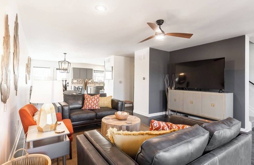 Dayton House | 3 Story River Facing Deck 3 miles to Cincinnati