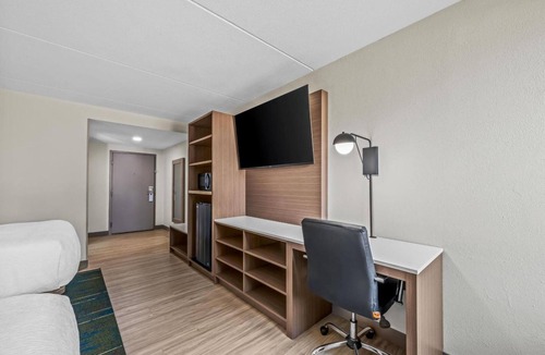 Statesville Hotel | 3 Stylish NC Rooms w/Free Breakfast & Parking | Outdoor Fire Pit