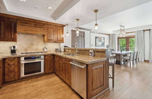 Downtown Resort | 3 Suite-Amenities, Fireplace, Hot Tub, Fire Pit!