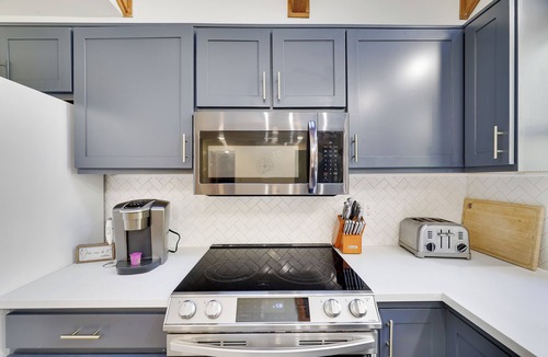 Jim Thorpe Cabin | 3 Suites · 4 Baths · Walk to the Best View in JT!