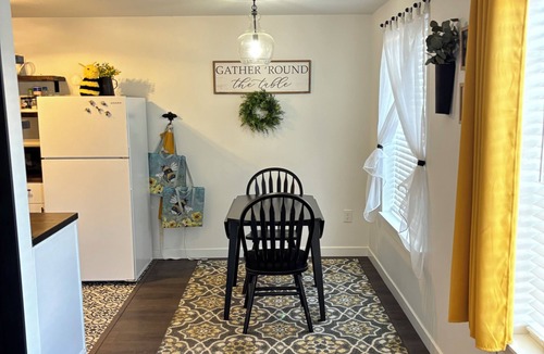 Pendleton Apartment | 3 The Honey Hive - 2 bedroom 1 bathroom unit in Pendleton