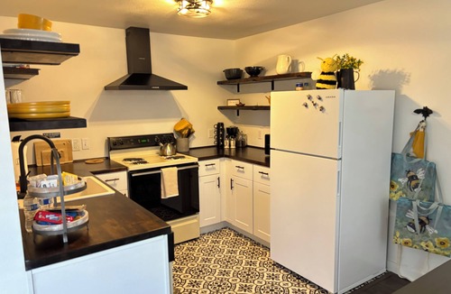 Pendleton Apartment | 3 The Honey Hive - 2 bedroom 1 bathroom unit in Pendleton