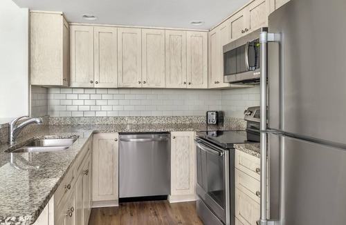 Sea Scape Hotel | 3 Tranquil 2BR Loft Suites w/Full Kitchen & Water Park Access near the Shore