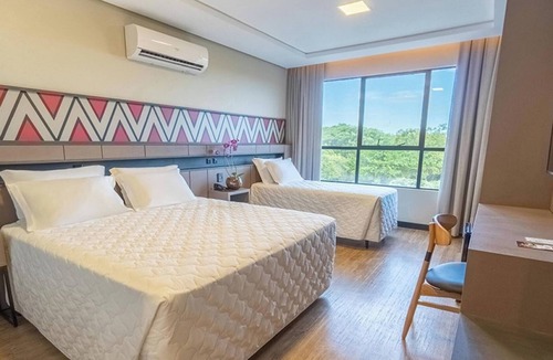 Foz do Iguacu Hotel | 3 Triple Double Stay Units | Free Breakfast, Swim-Up Bar & 6 mi to Orchid Area