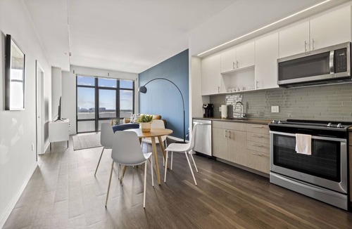 Bluemont Hotel | 3 Units | Arlington Stay w/Kitchen & Balcony | Near Smithsonian Museums & Park