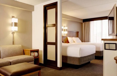 St. Johns Hotel | 3 Units Near Double Decker Austin! Pets Allowed, FREE Parking, Swimming Pool!