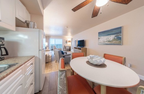 Townsite Hotel | 3 Units w/Kitchen | Steps to Pacific Beach