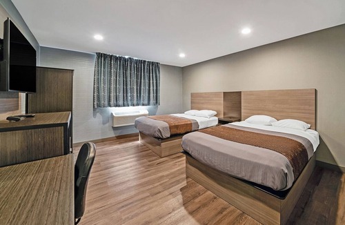 Foxboro Hotel | 3 Units with FREE Parking & FREE Breakfast, Walk to Nature Trail & Cranberry Bog