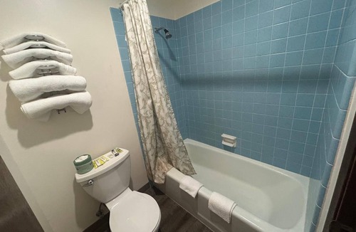 Walla Walla Hotel | 3 Walla Walla Rooms Perfect for Group Stays! | Pet Friendly & Free Parking