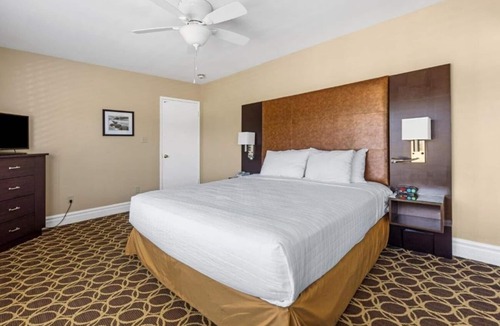 Corte Madera Hotel | 3 Welcoming Suites | Kitchen | Courtyard | Parking | Outdoor Pool | BBQ Area